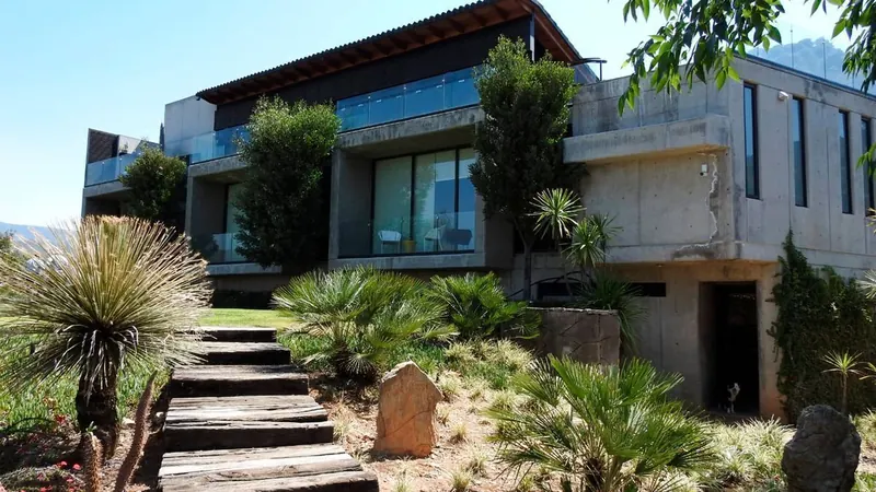Casa Moderna en Valle de Bravo